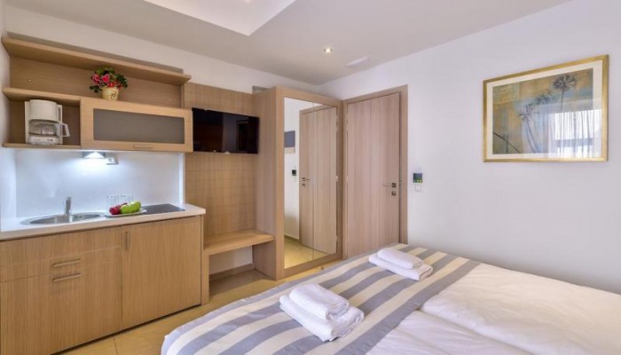 Leonidas Hotel & Apartments poza 13