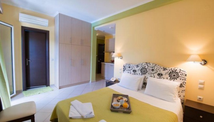 Christina Studios poza 9