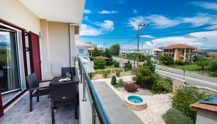 Christina Studios poza 11