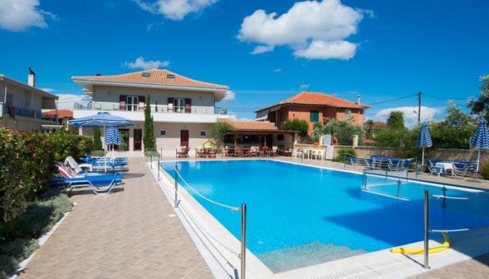 Christina Studios poza 4