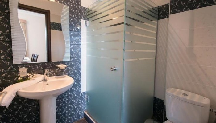 Christina Studios poza 12