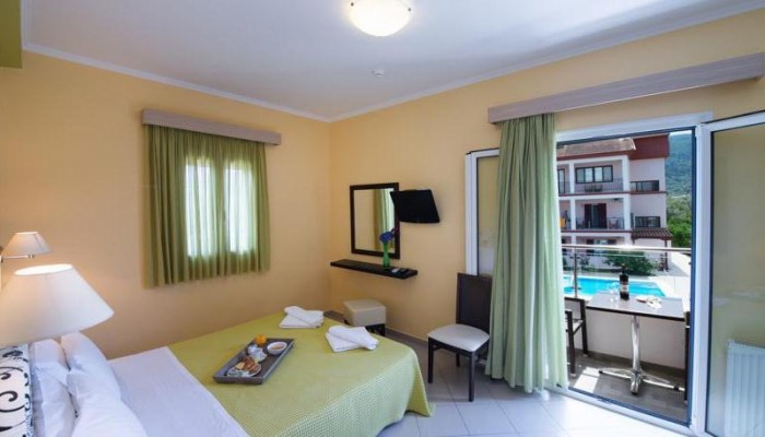 Christina Studios poza 7