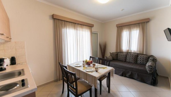 Christina Studios poza 10