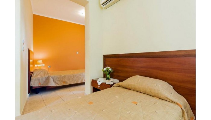 Esmeralda Apartments poza 13