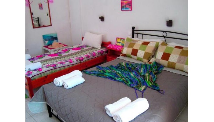 Yanna Studios poza 2